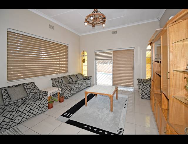 3 BEDROOM HOUSE FOR SALE IN CROSBY